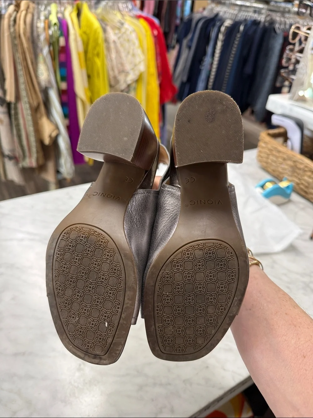 Vionic Valencia Leather Sandal in Metallic Gray Size US6